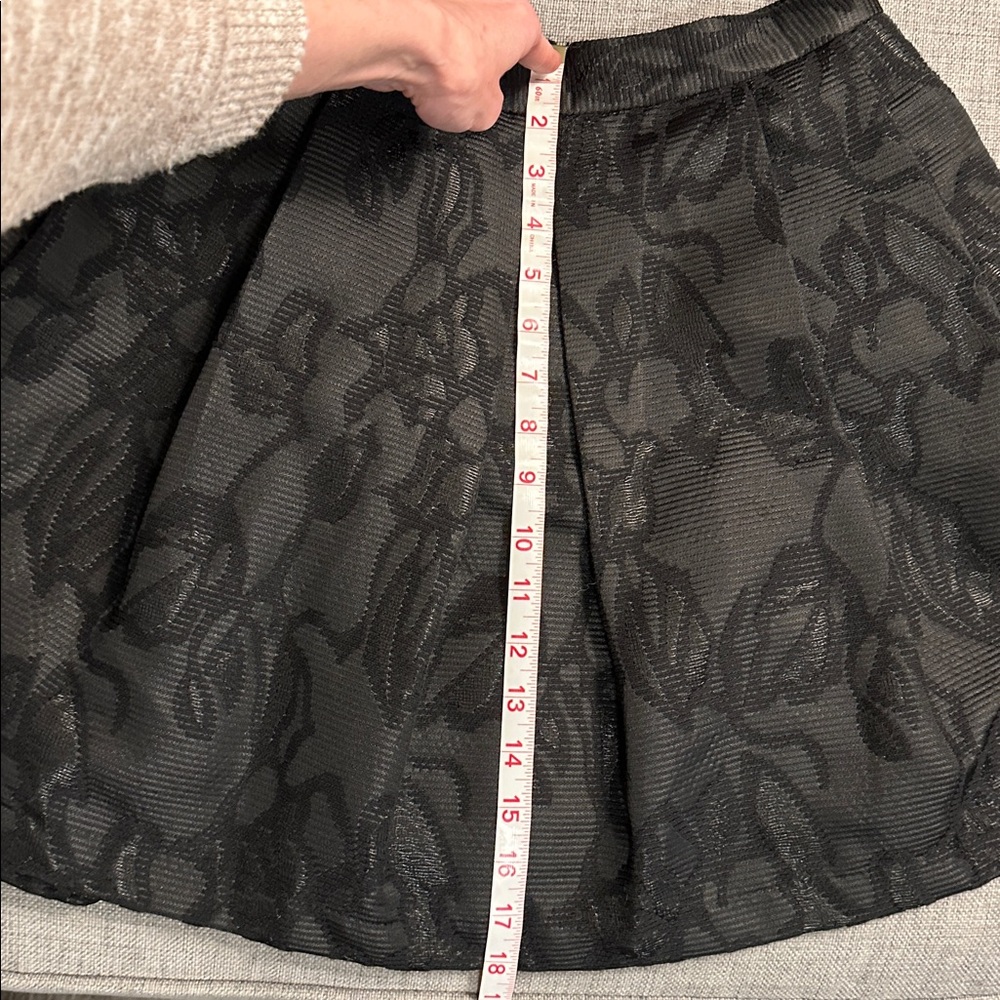 Banana Republic Black Party Skirt – Size 2P - Picture 9 of 10